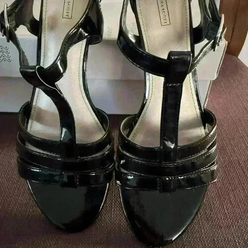 Size 9Women's Laura Scott Black Heels